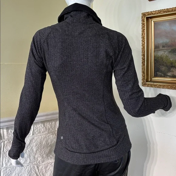 Lululemon Think Fast Pullover - Picture 6 of 16